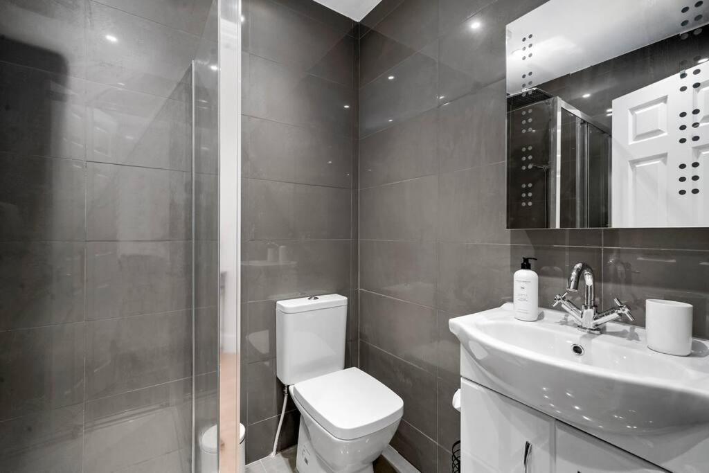 The Chaucer Suite - Exceptionally Stylish - Sleeps 4 Кэнтербари Экстерьер фото